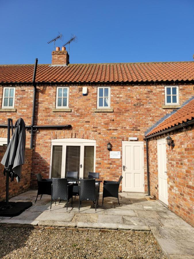 The Blue Bell Inn Weaverthorpe Exterior foto